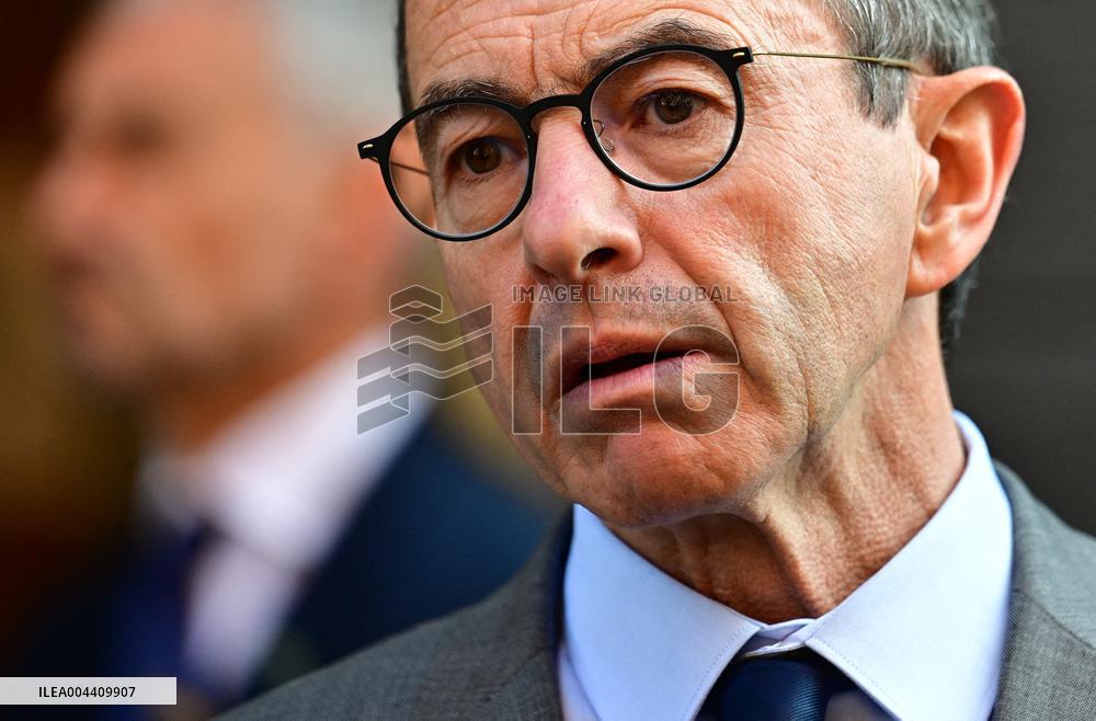 Emmanuel Macron visite l'Etat major interministériel de lutte contre la criminalité organisée (EMCO), à Nanterre