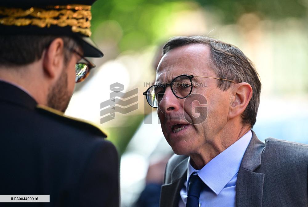 Emmanuel Macron visite l'Etat major interministériel de lutte contre la criminalité organisée (EMCO), à Nanterre