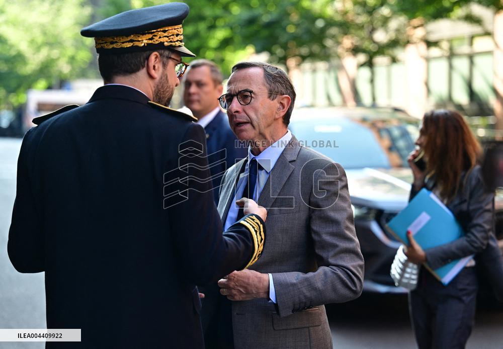 Emmanuel Macron visite l'Etat major interministériel de lutte contre la criminalité organisée (EMCO), à Nanterre