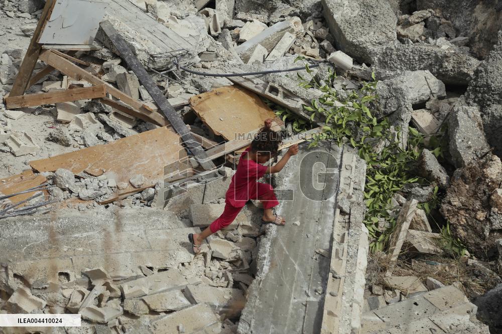 Israeli Forces Demolish Hebron Family's Home - Palestine