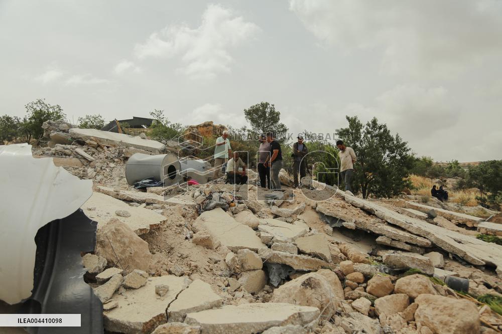 Israeli Forces Demolish Hebron Family's Home - Palestine