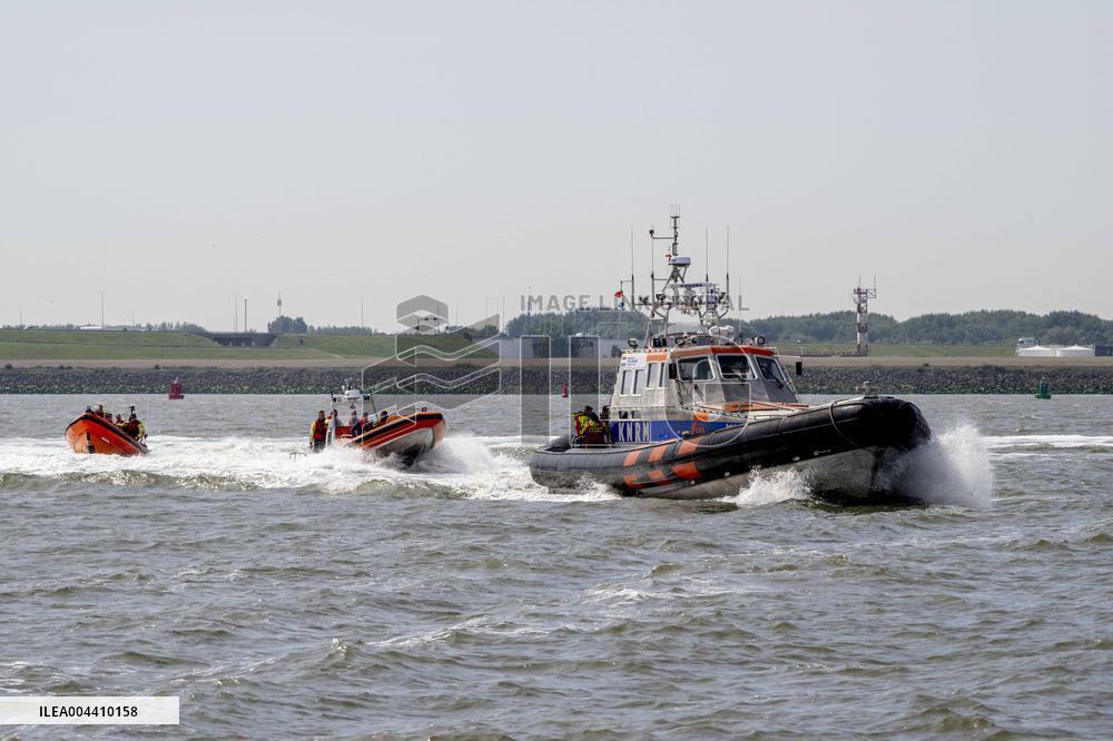 Princess Beatrix s Visit to Sea Rescue Society - Stellendam