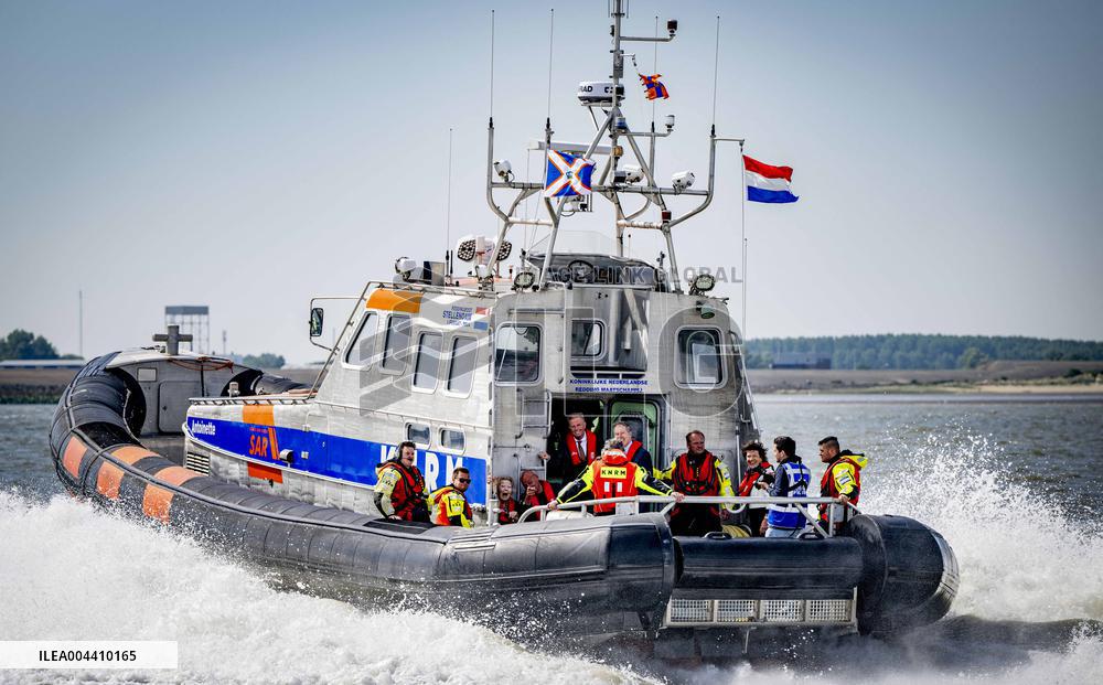 Princess Beatrix s Visit to Sea Rescue Society - Stellendam