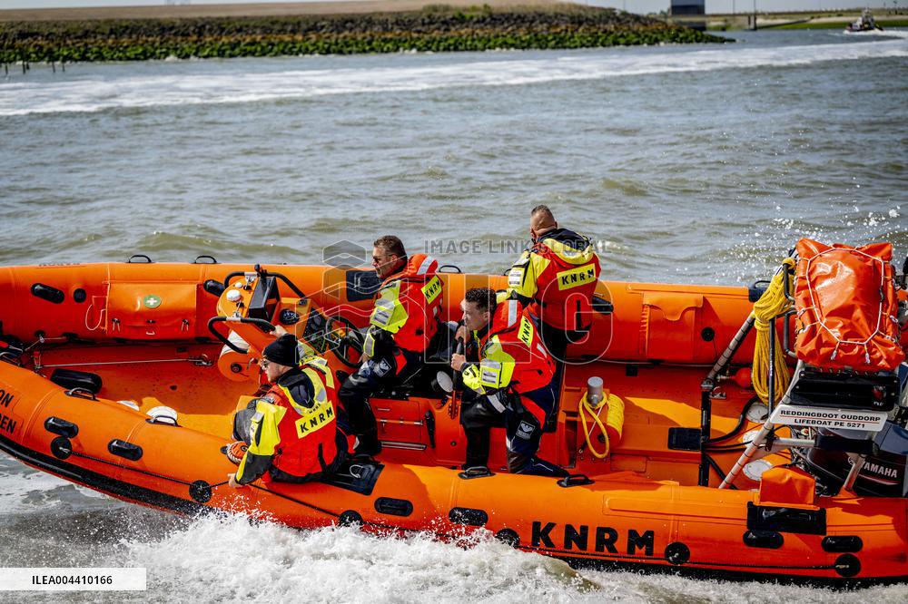 Princess Beatrix s Visit to Sea Rescue Society - Stellendam