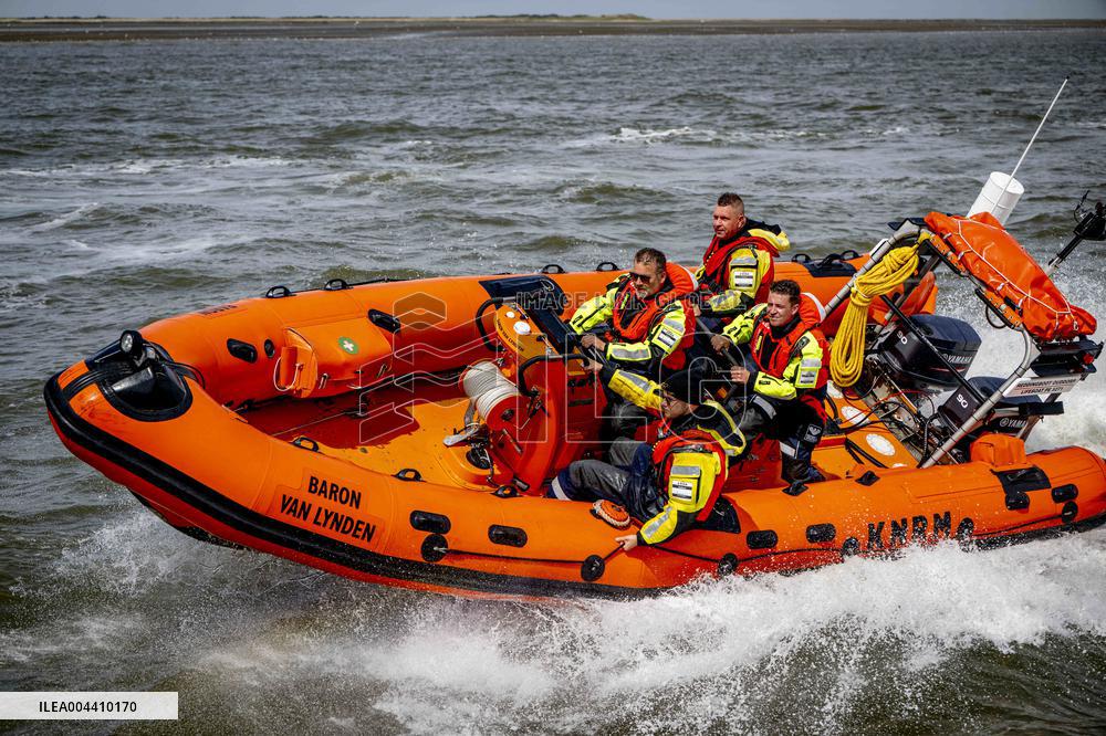 Princess Beatrix s Visit to Sea Rescue Society - Stellendam