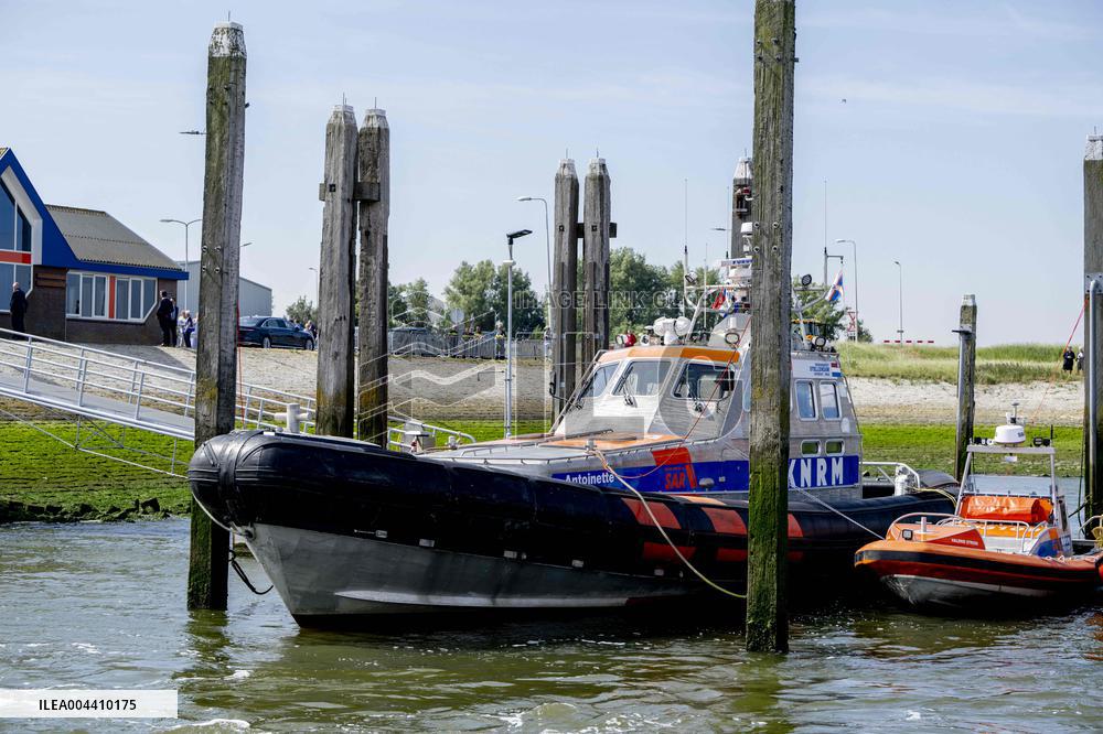 Princess Beatrix s Visit to Sea Rescue Society - Stellendam