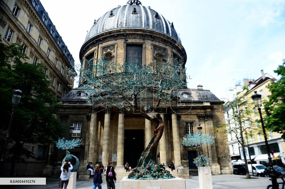Vital Impulse - Andrea Roggi s Sculptures in Paris