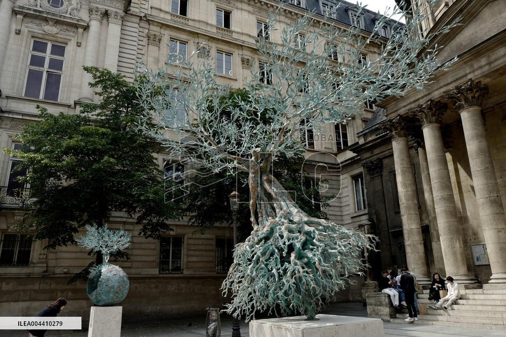 Vital Impulse - Andrea Roggi s Sculptures in Paris
