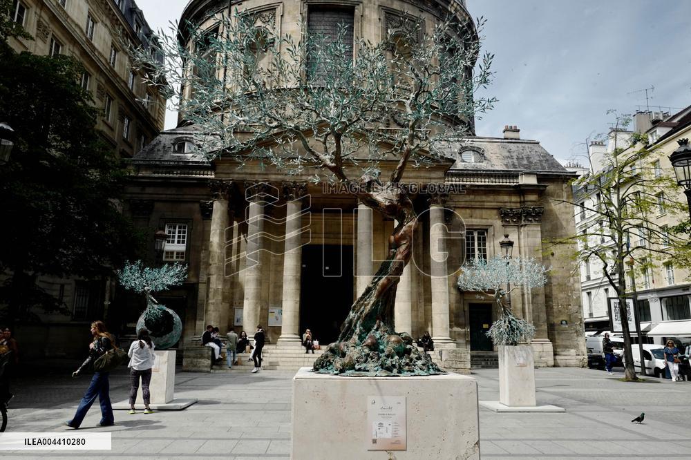 Vital Impulse - Andrea Roggi s Sculptures in Paris