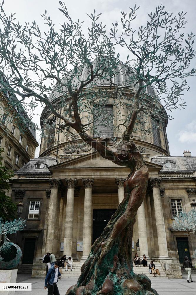 Vital Impulse - Andrea Roggi s Sculptures in Paris