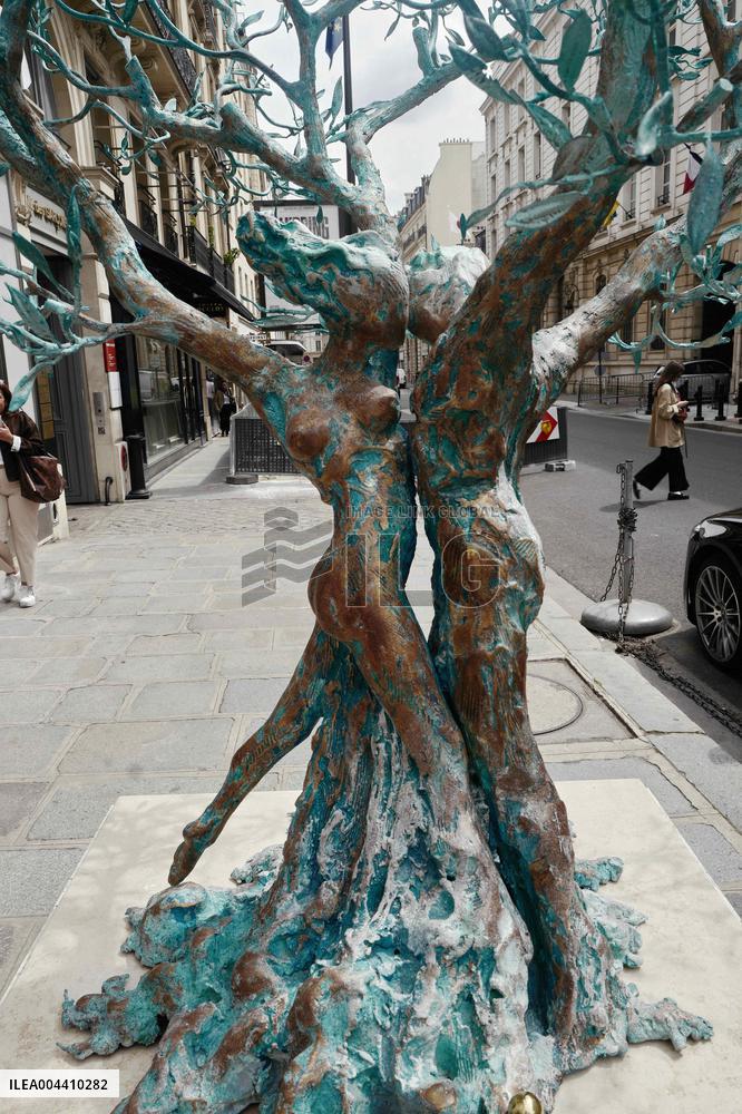 Vital Impulse - Andrea Roggi s Sculptures in Paris