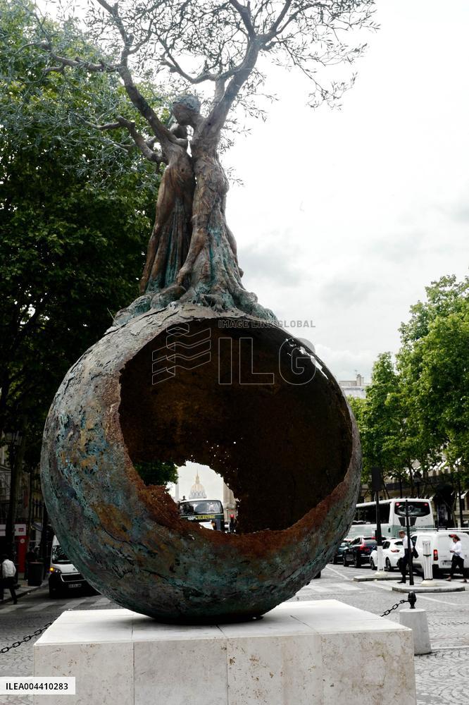 Vital Impulse - Andrea Roggi s Sculptures in Paris