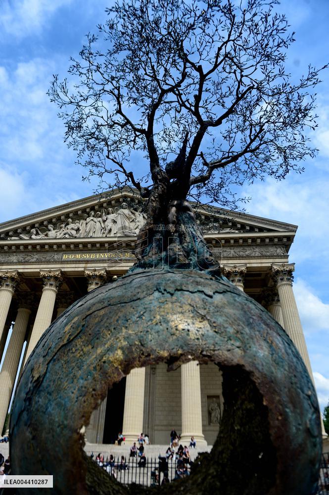 Vital Impulse - Andrea Roggi s Sculptures in Paris