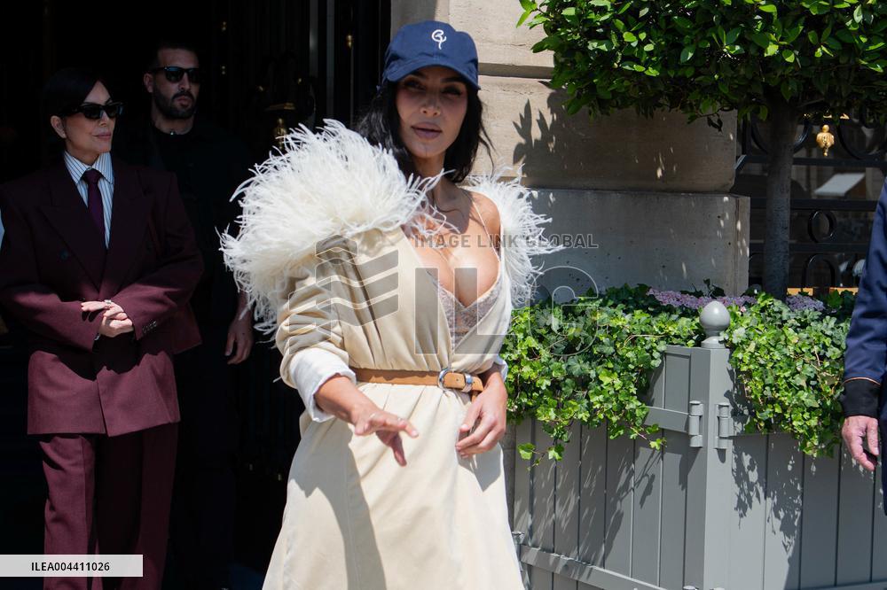 Kim Kardashion Leaves Hotel Ritz - Paris