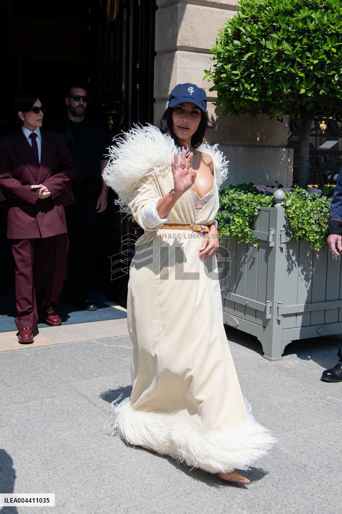 Kim Kardashion Leaves Hotel Ritz - Paris