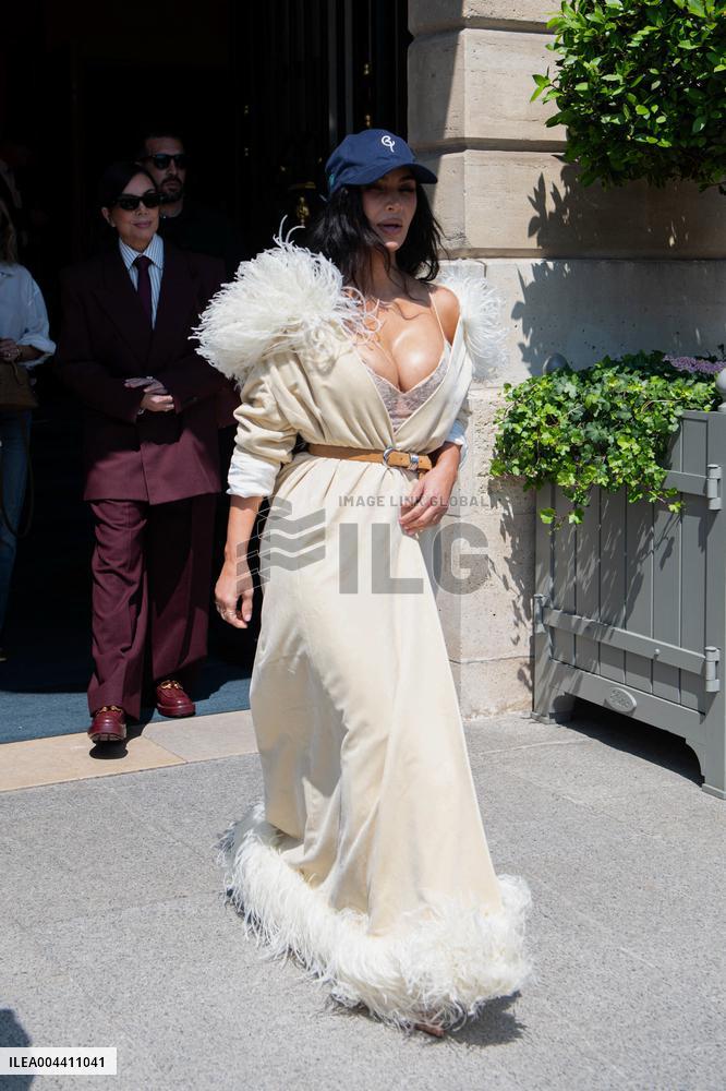 Kim Kardashion Leaves Hotel Ritz - Paris
