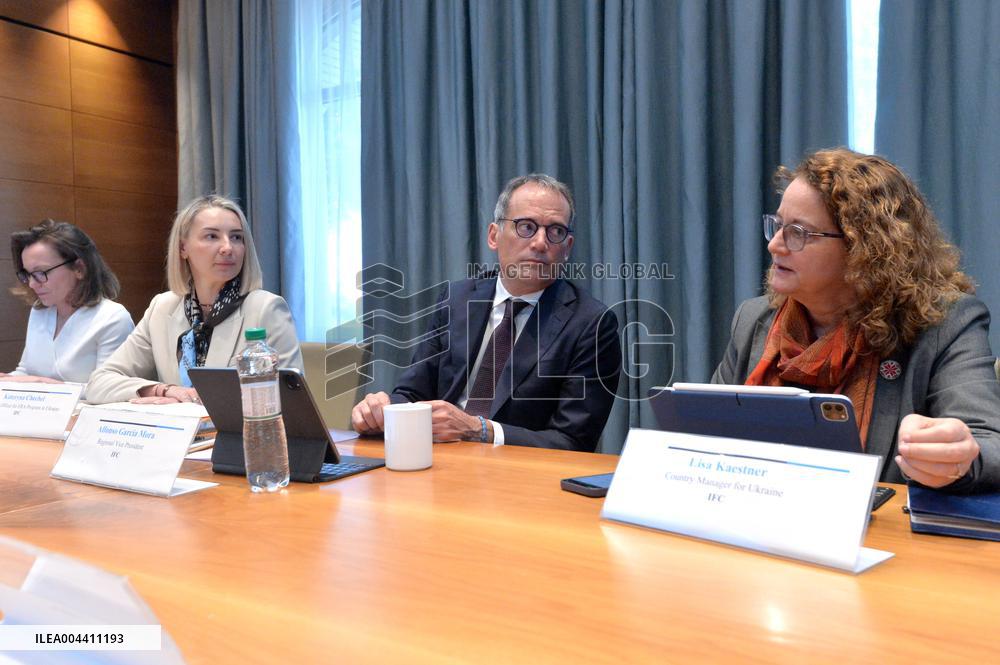 Press breakfast with IFCs Vice President Alfonso Garcia Mora in Kyiv