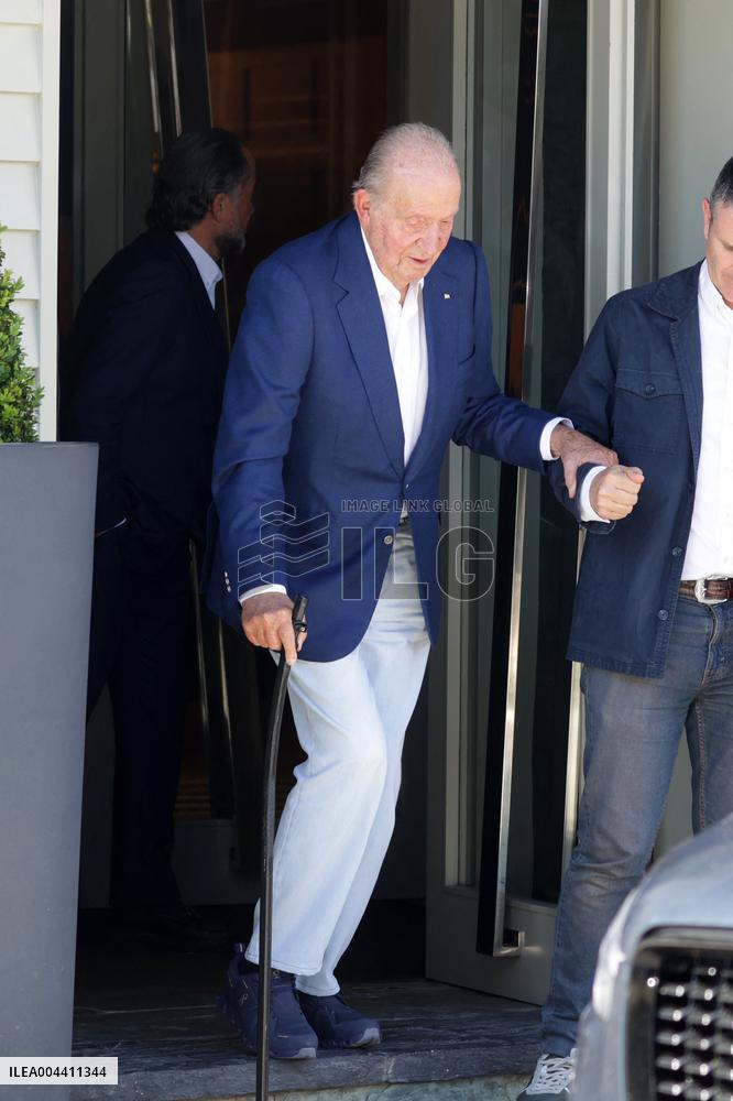 King Juan Carlos Leaves the Restaurant d'Berto - Spain