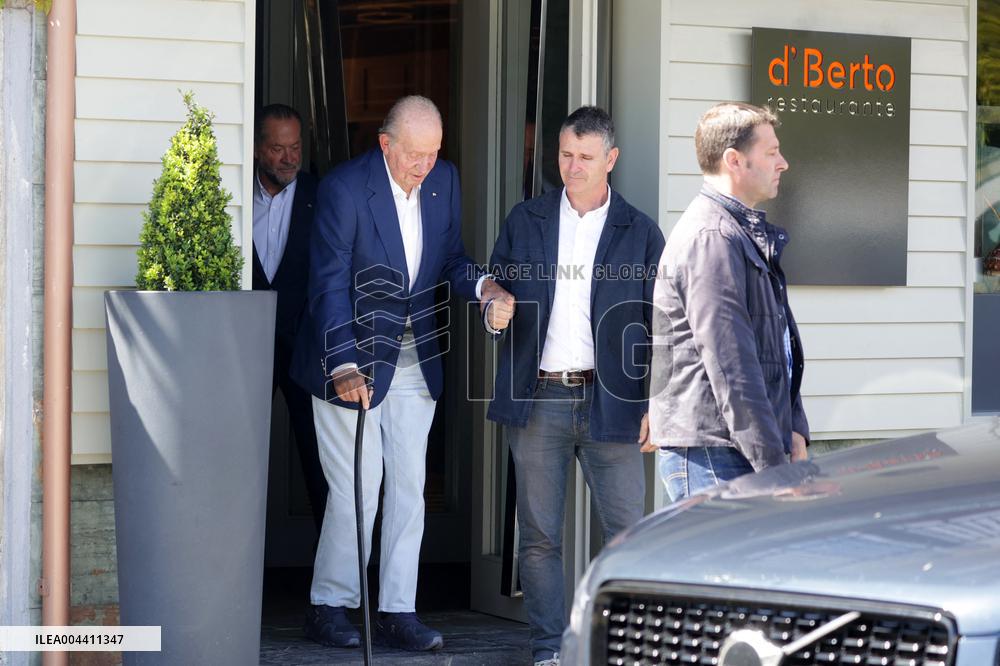 King Juan Carlos Leaves the Restaurant d'Berto - Spain