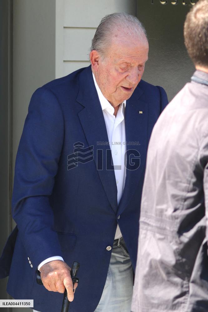 King Juan Carlos Leaves the Restaurant d'Berto - Spain