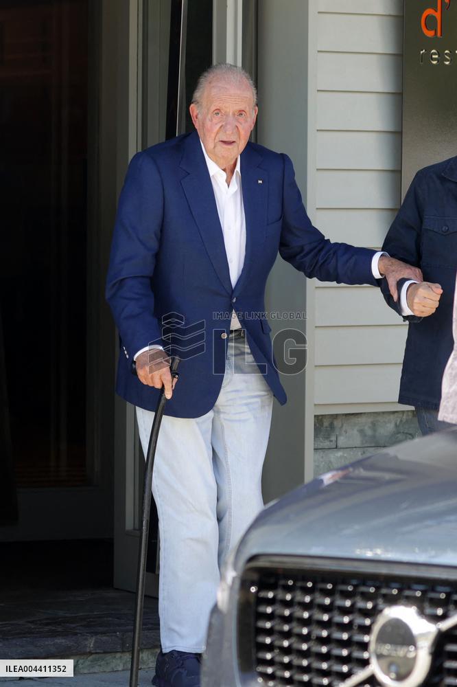 King Juan Carlos Leaves the Restaurant d'Berto - Spain