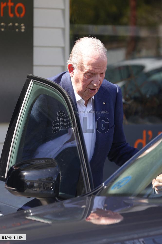 King Juan Carlos Leaves the Restaurant d'Berto - Spain
