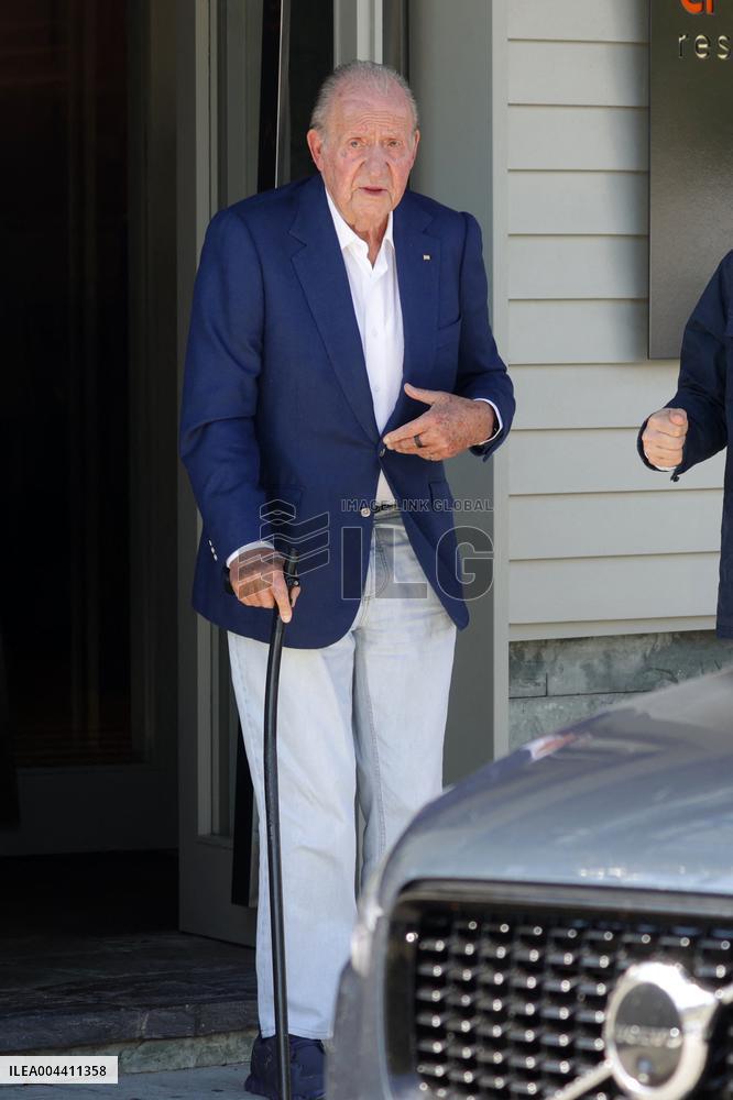 King Juan Carlos Leaves the Restaurant d'Berto - Spain