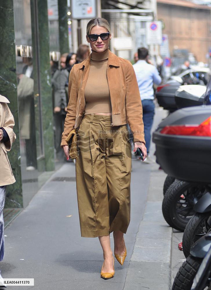 Michelle Hunziker Shopping - Milan