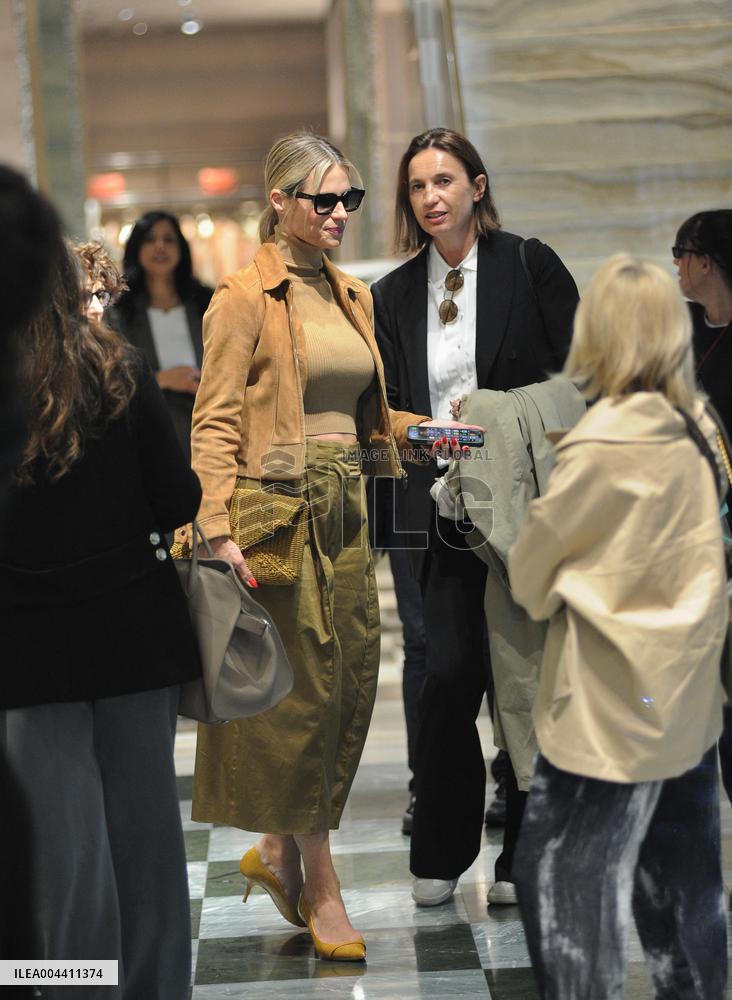 Michelle Hunziker Shopping - Milan