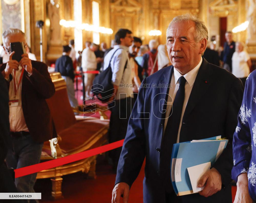 French Politics Address Questions At Senate - Paris