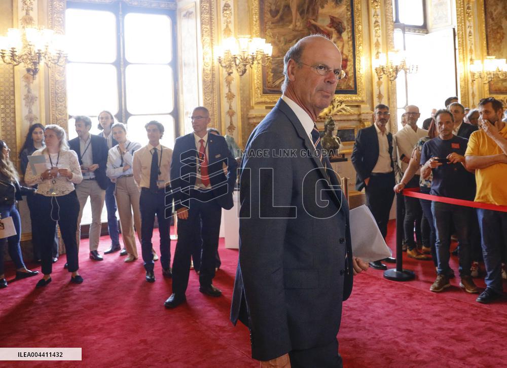 French Politics Address Questions At Senate - Paris