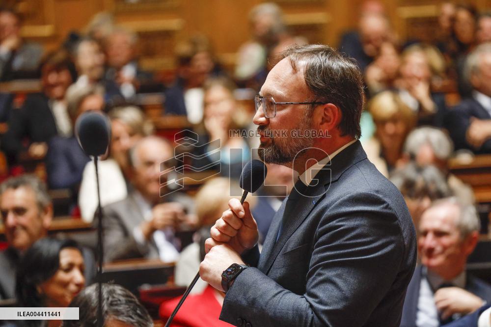 French Politics Address Questions At Senate - Paris