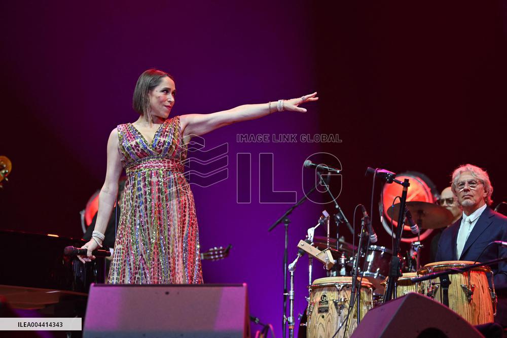 Pink Martini In Concert At The Accor Arena - Paris