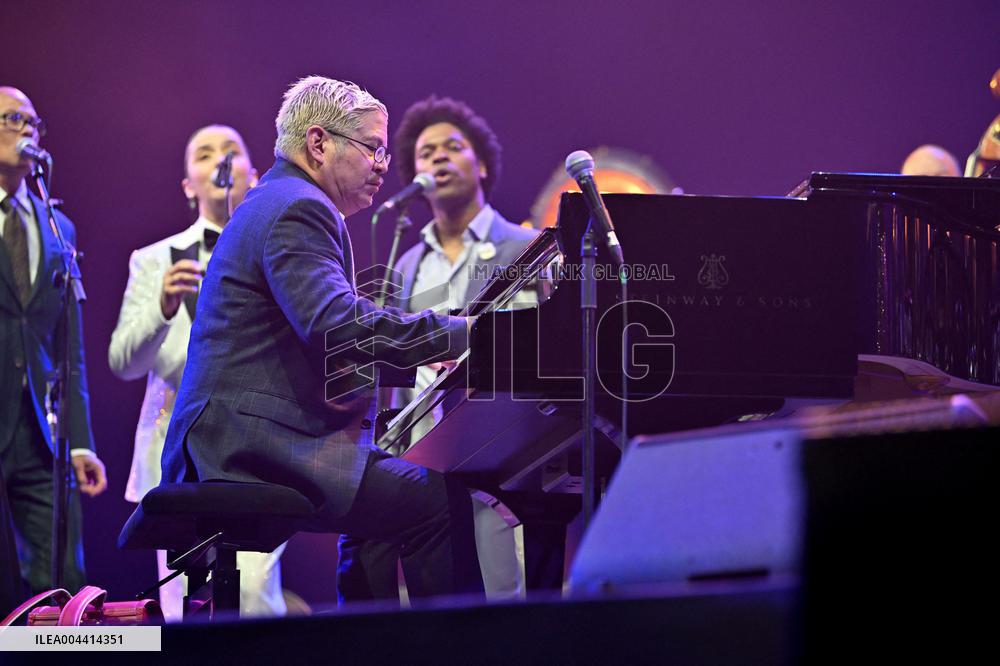 Pink Martini In Concert At The Accor Arena - Paris