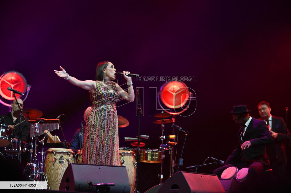 Pink Martini In Concert At The Accor Arena - Paris