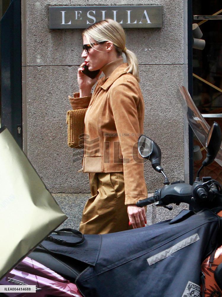 Michelle Hunziker Out - Milan