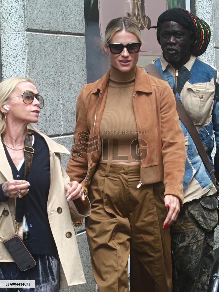 Michelle Hunziker Out - Milan
