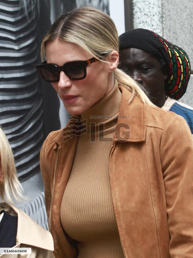 Michelle Hunziker Out - Milan