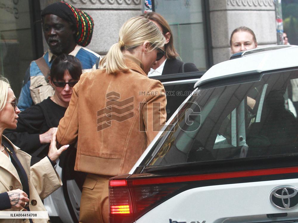 Michelle Hunziker Out - Milan