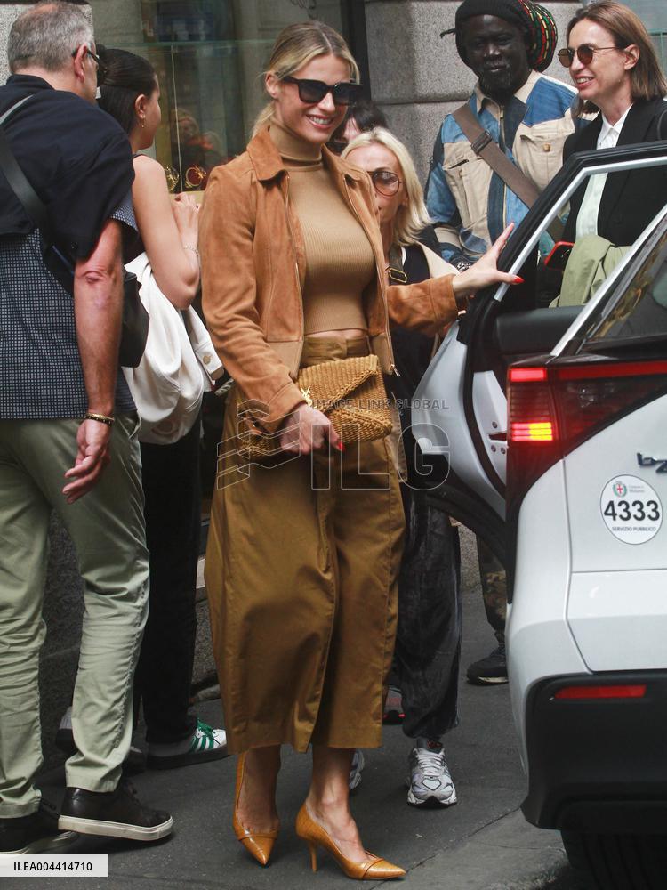 Michelle Hunziker Out - Milan