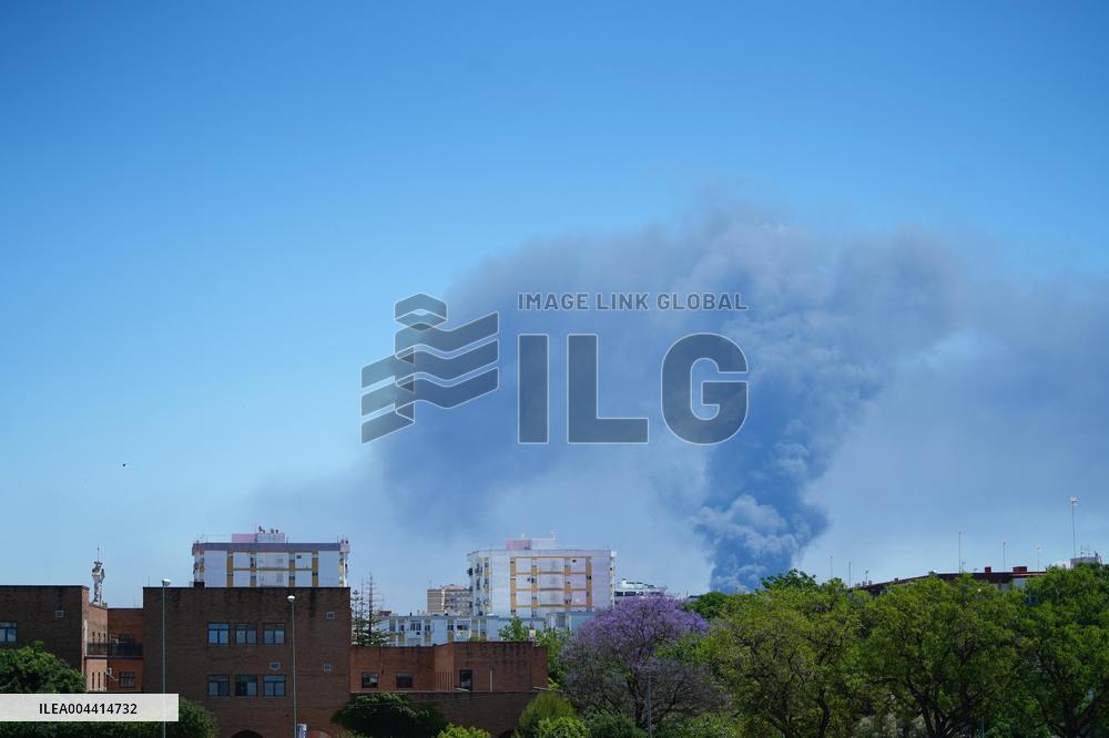 Fire in a factory in Alcala de Guadaira - Seville