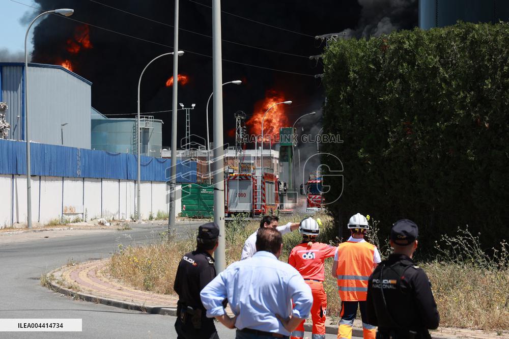 Fire in a factory in Alcala de Guadaira - Seville