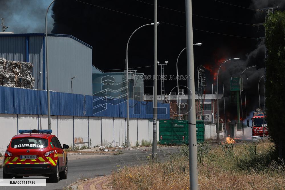Fire in a factory in Alcala de Guadaira - Seville