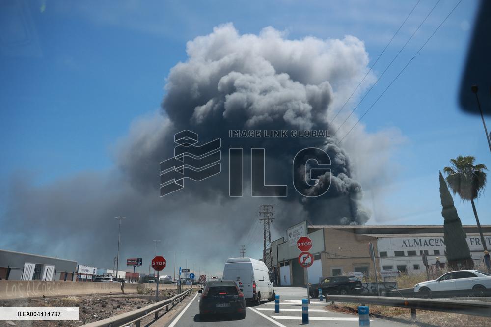Fire in a factory in Alcala de Guadaira - Seville