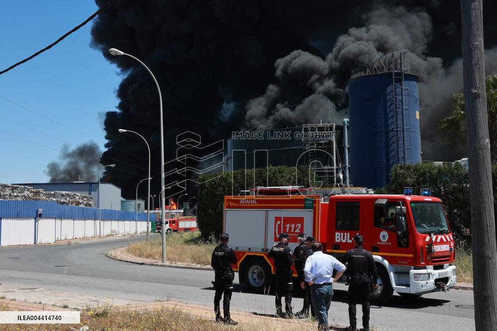 Fire in a factory in Alcala de Guadaira - Seville