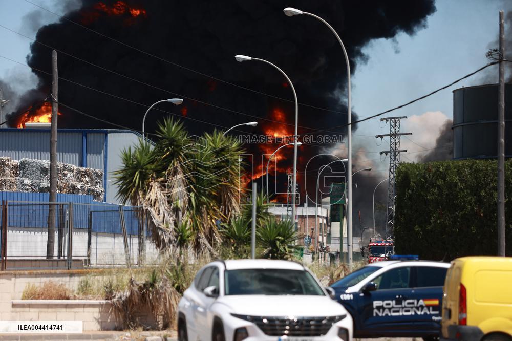 Fire in a factory in Alcala de Guadaira - Seville