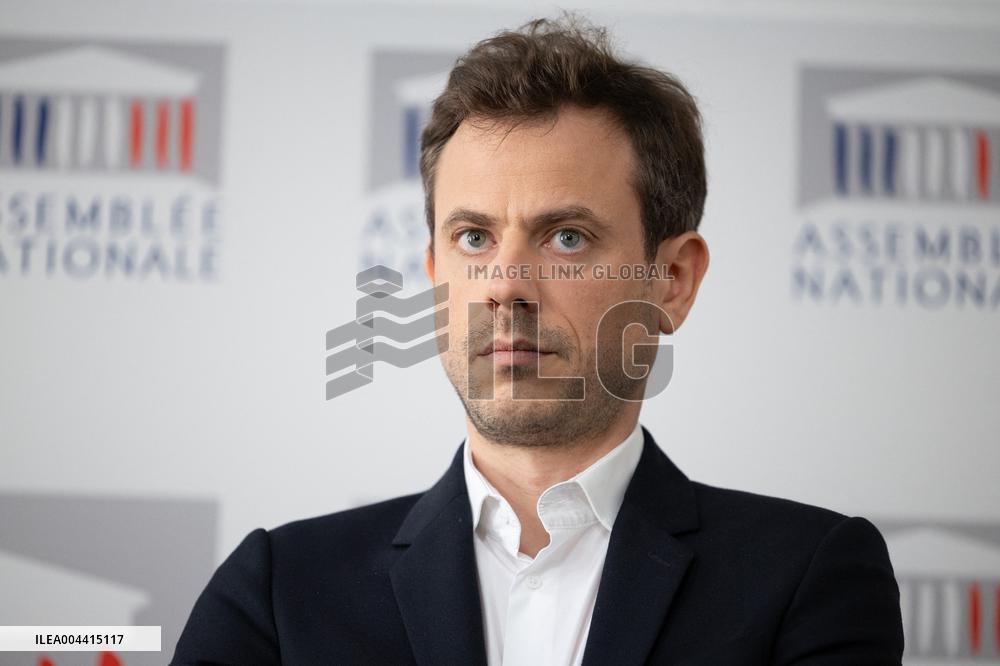 Committee of Inquiry into prevention of violence in schools gives a press conference - Paris RL