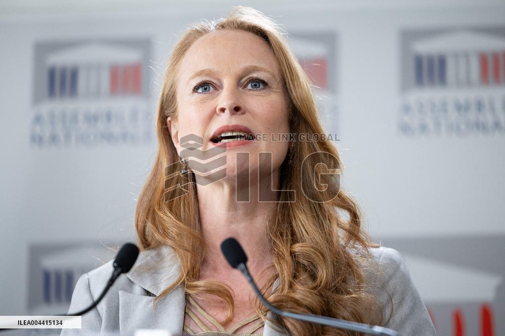 Committee of Inquiry into prevention of violence in schools gives a press conference - Paris RL