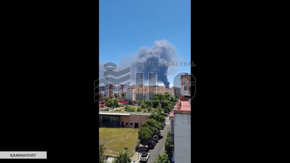 Spain: Fire Breaks Out at Chemical Warehouse Near Seville 2