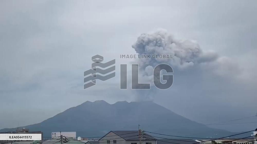 Japan: Sakurajima Volcano Erupts, Ashfall Warning Issued 2